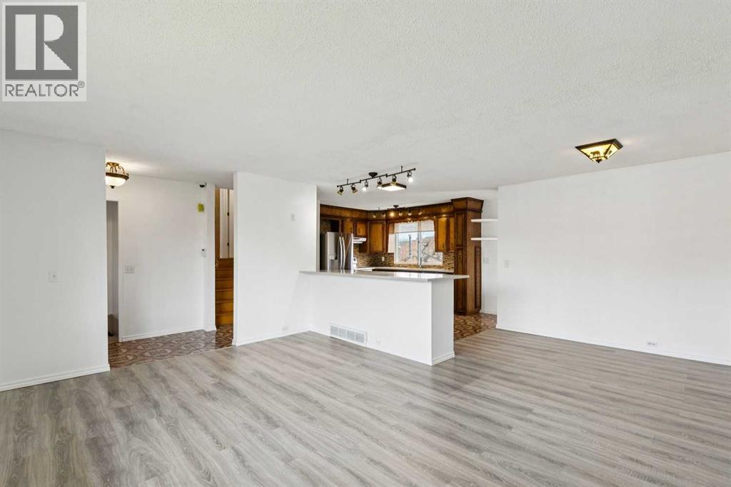 12 Huntwick Way NE