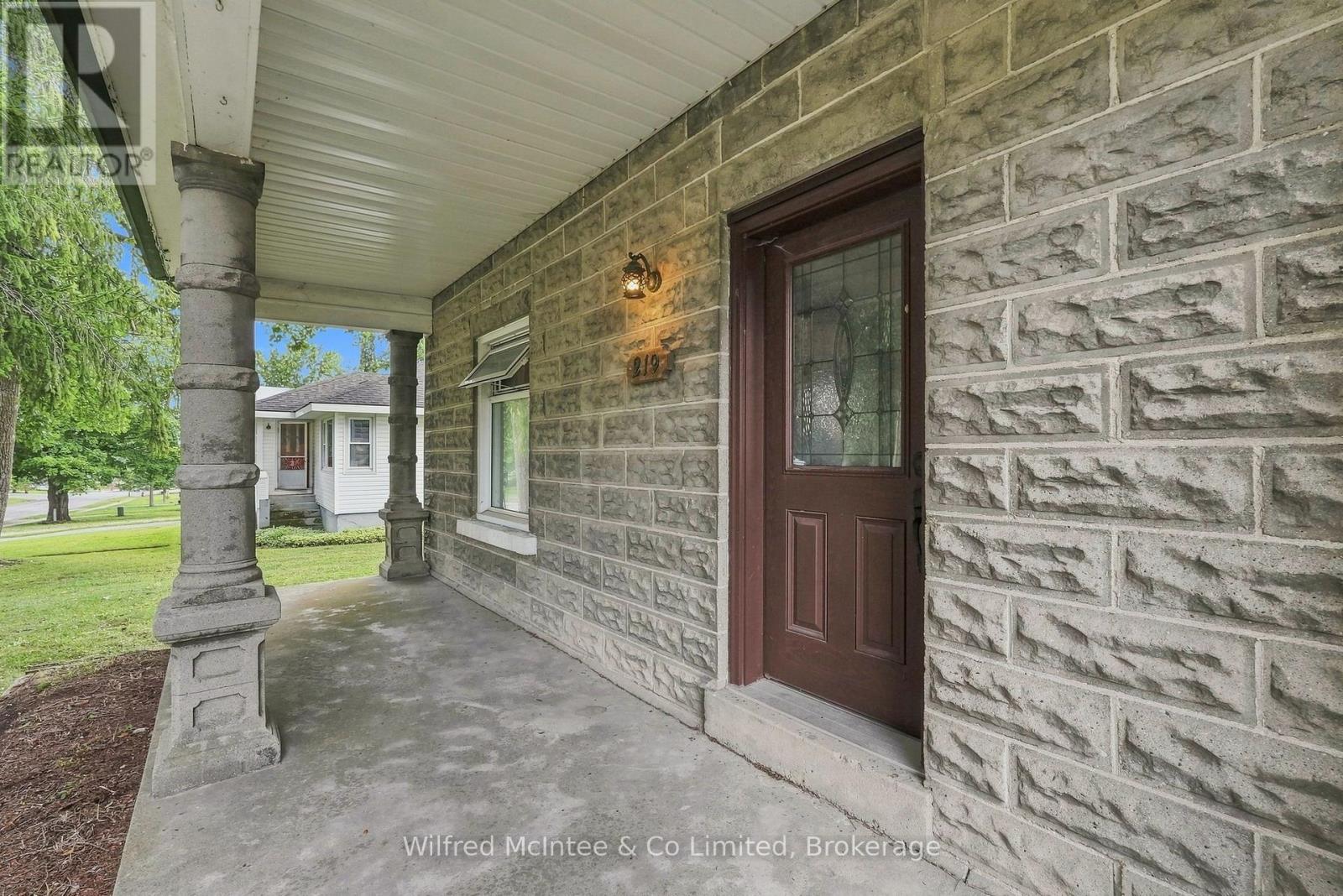219 VICTORIA STREET S