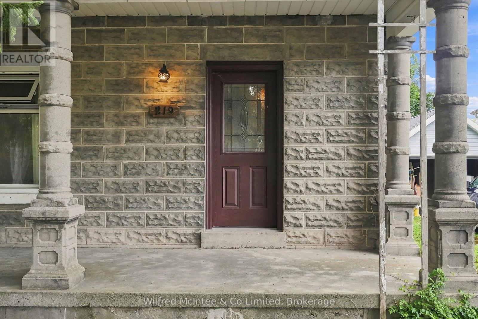 219 VICTORIA STREET S