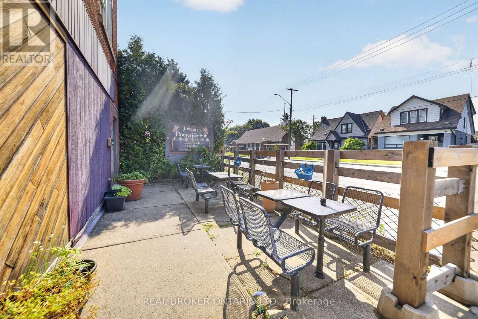 1523 MAIN STREET E