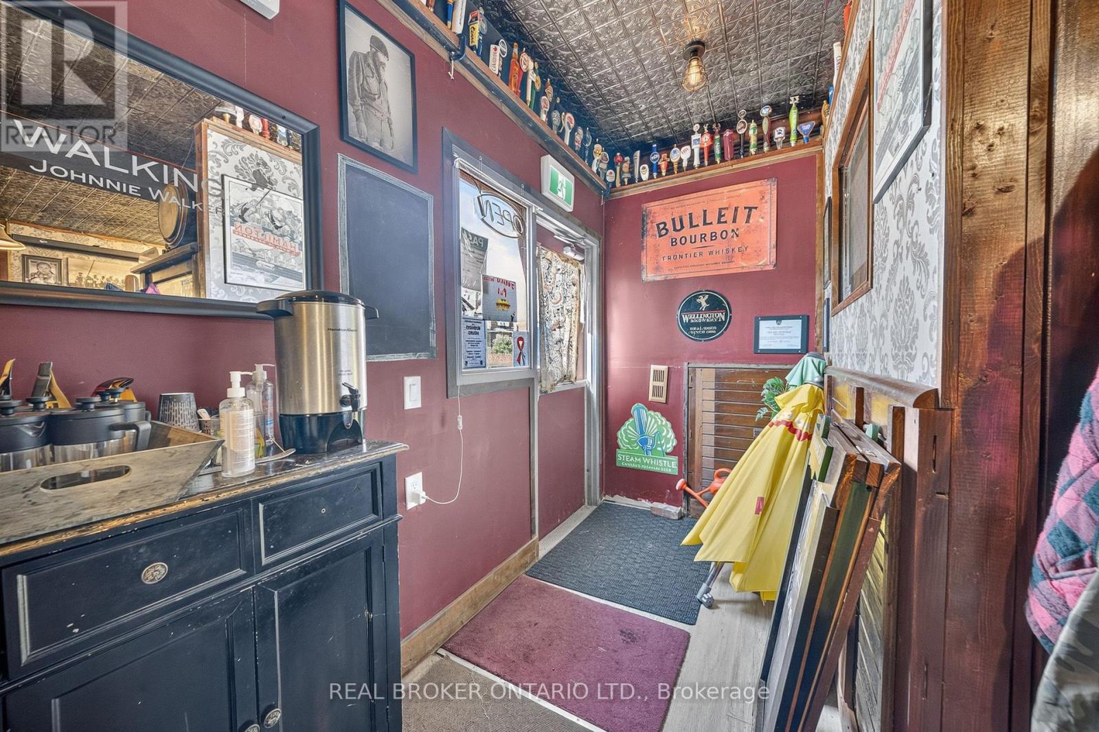 1523 MAIN STREET E