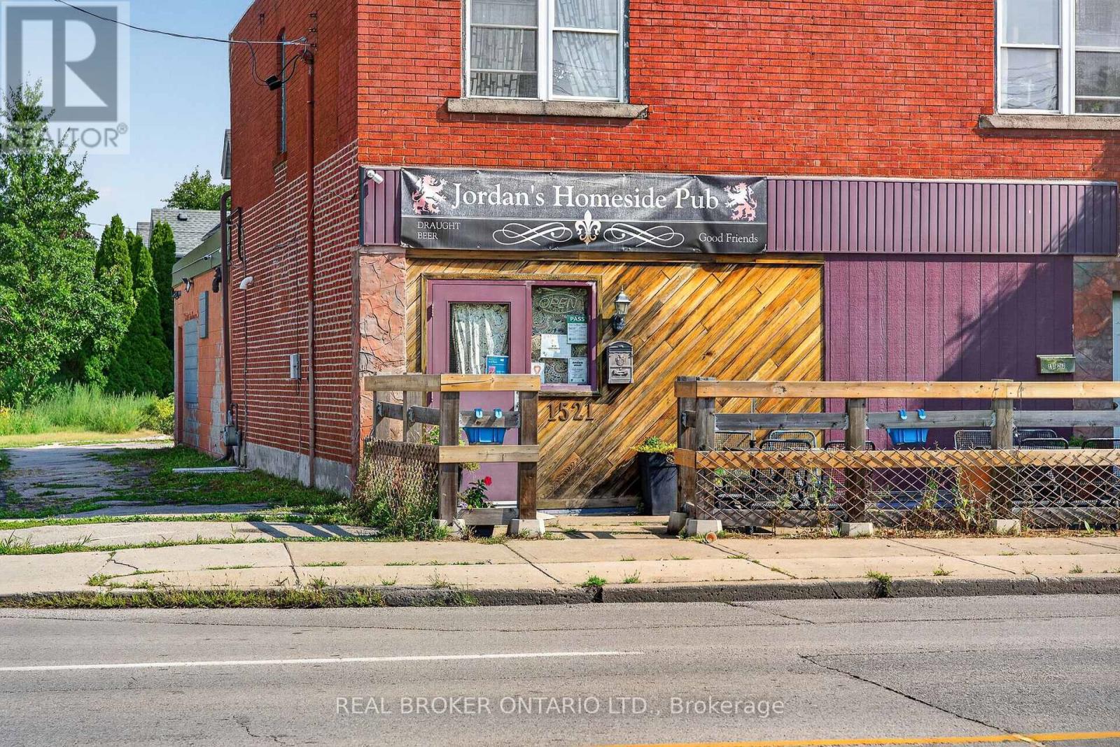 1523 MAIN STREET E