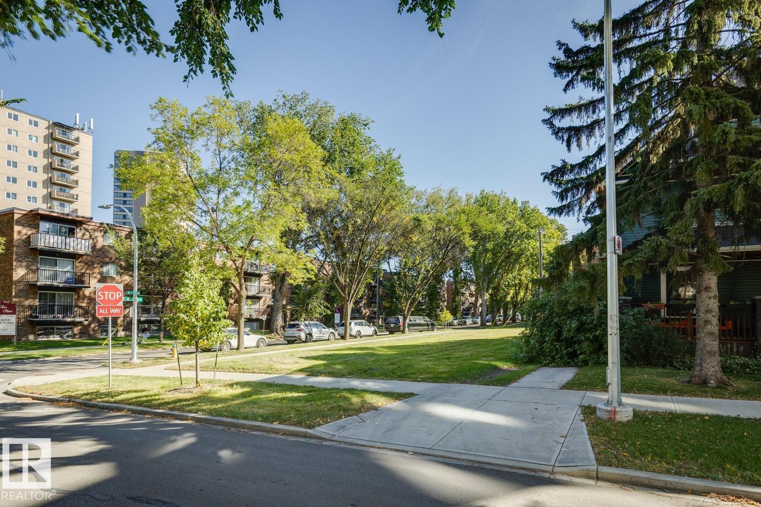 8925 100 ST NW