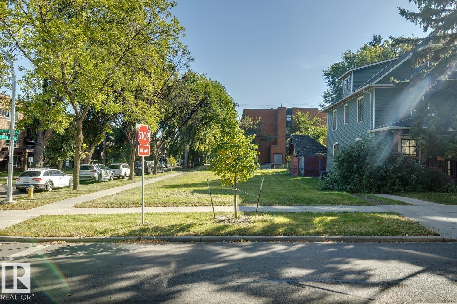 8925 100 ST NW