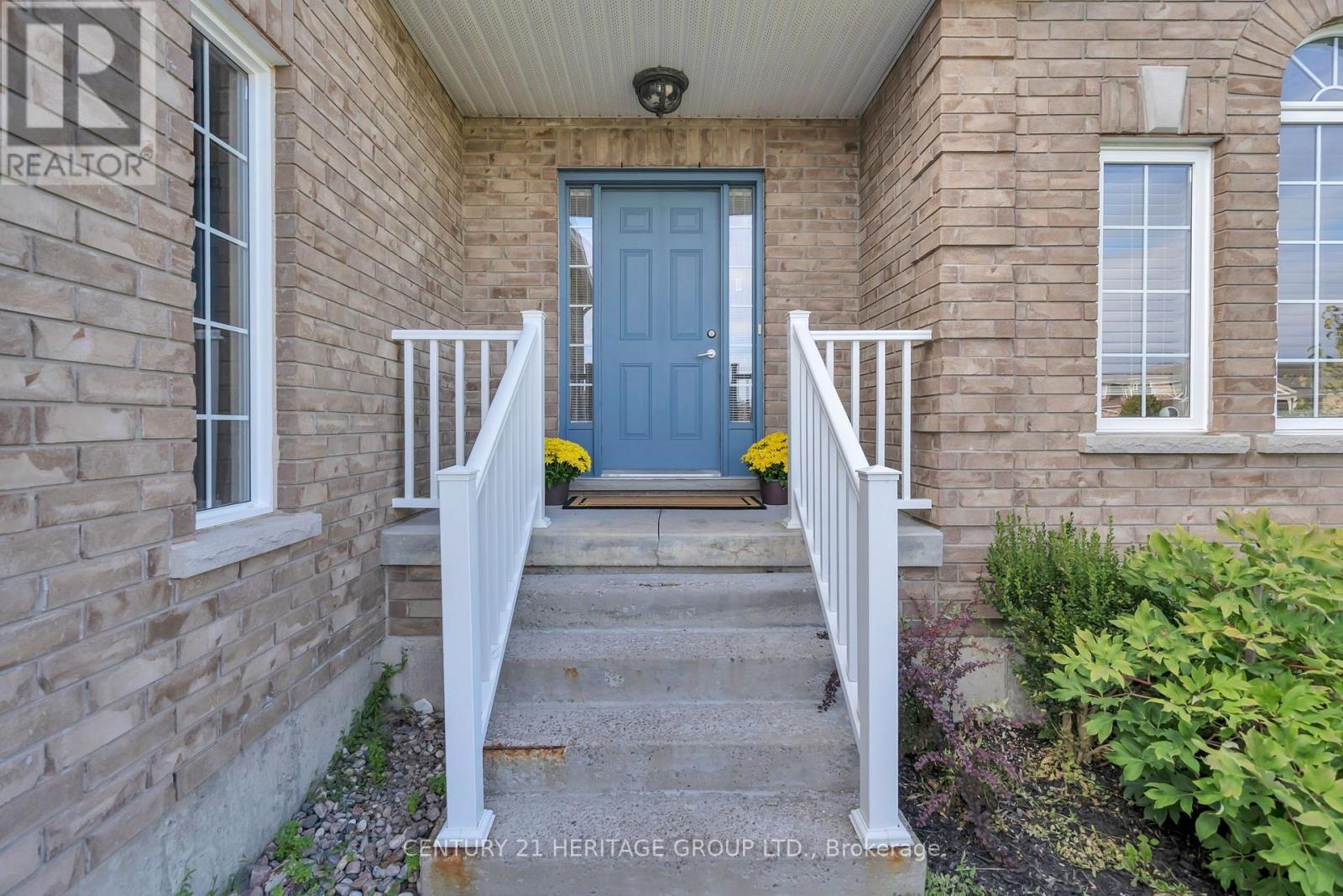 45 WHITFIELD CRESCENT
