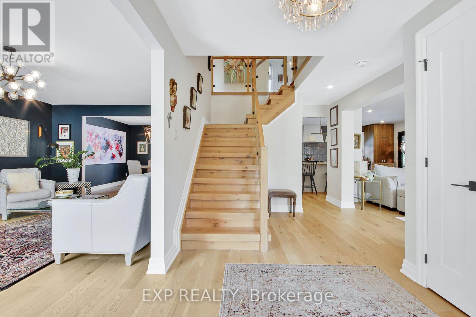 895 DRESDEN CRESCENT