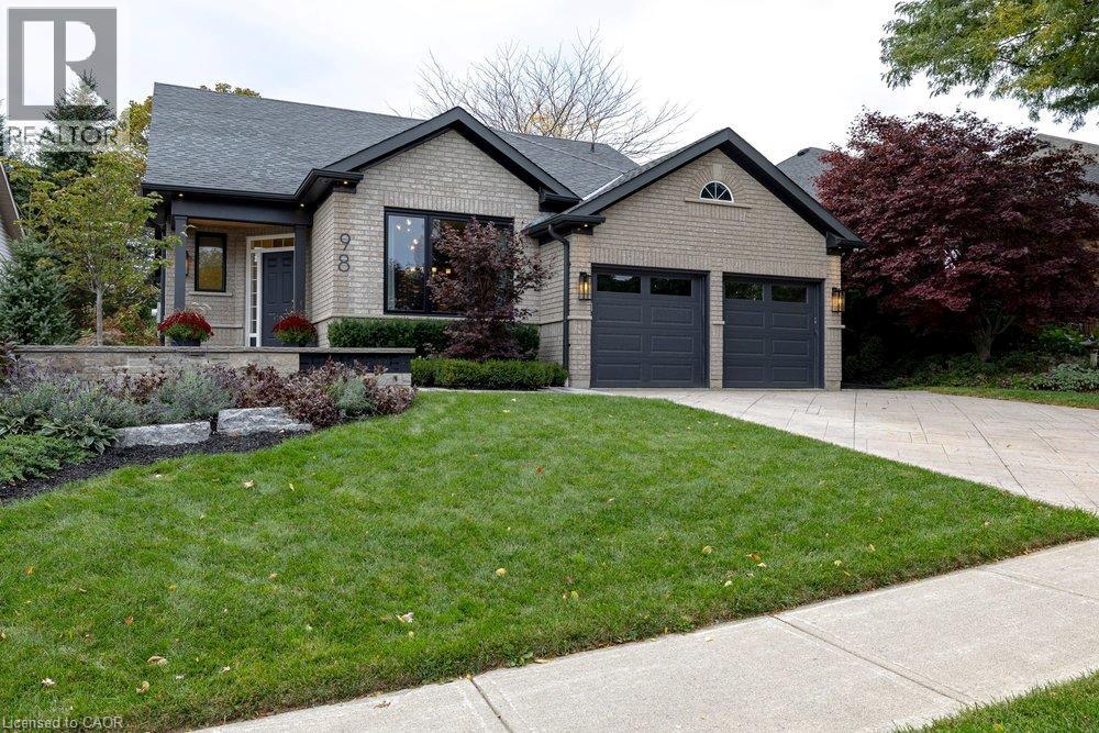 98 MOORE Crescent