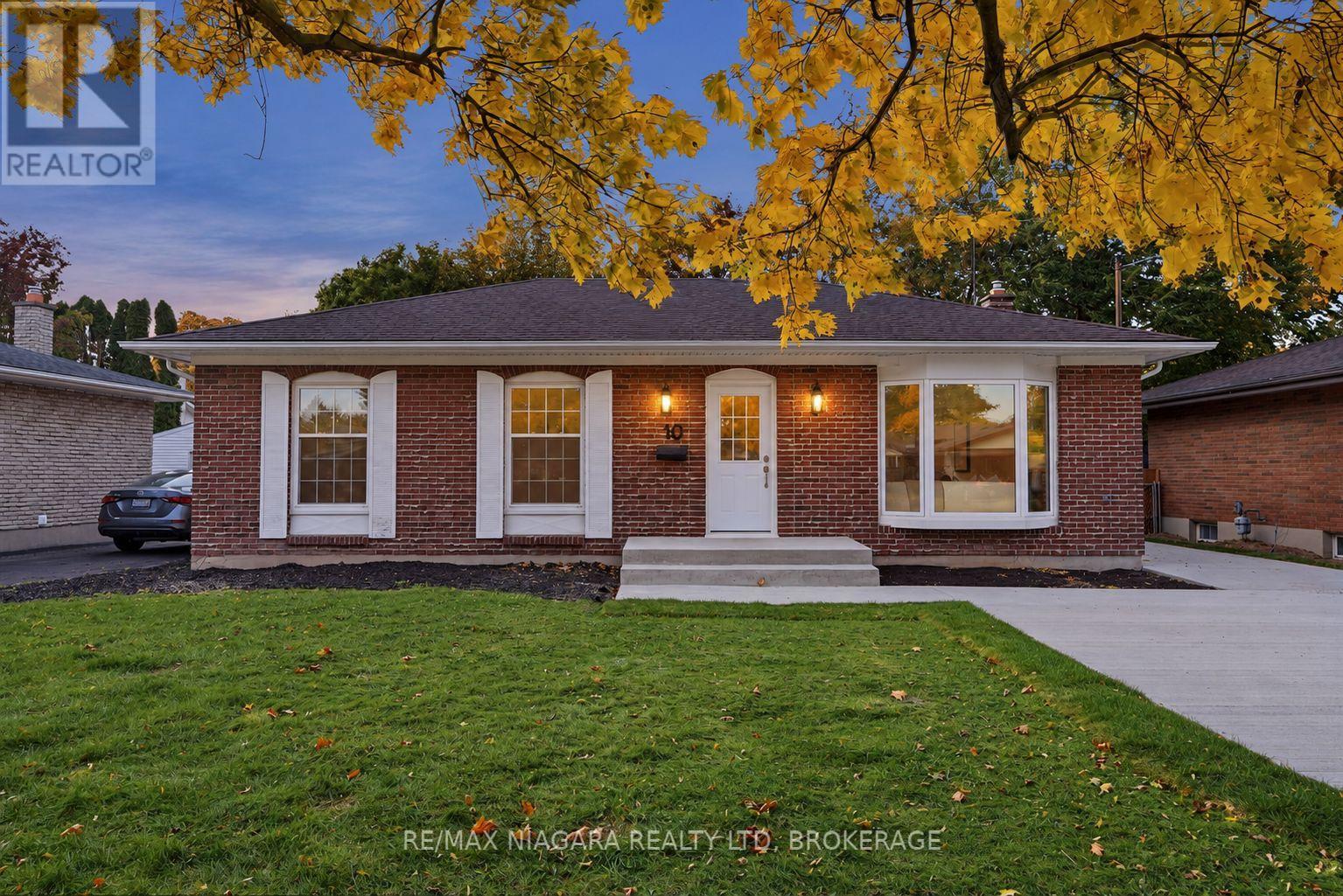 10 HIGHCOURT CRESCENT