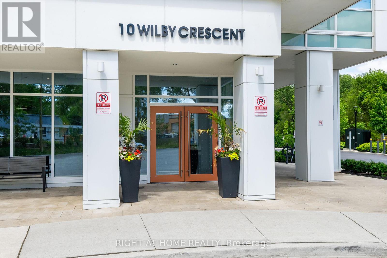807 - 10 WILBY CRESCENT