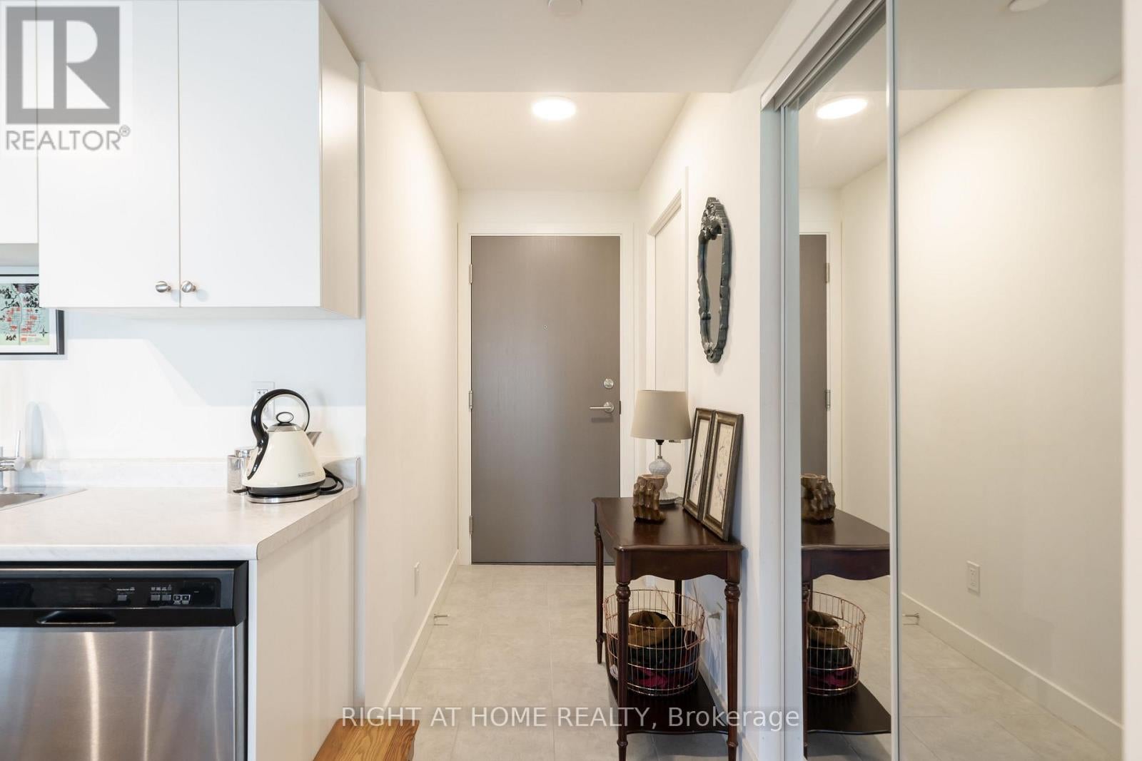 807 - 10 WILBY CRESCENT