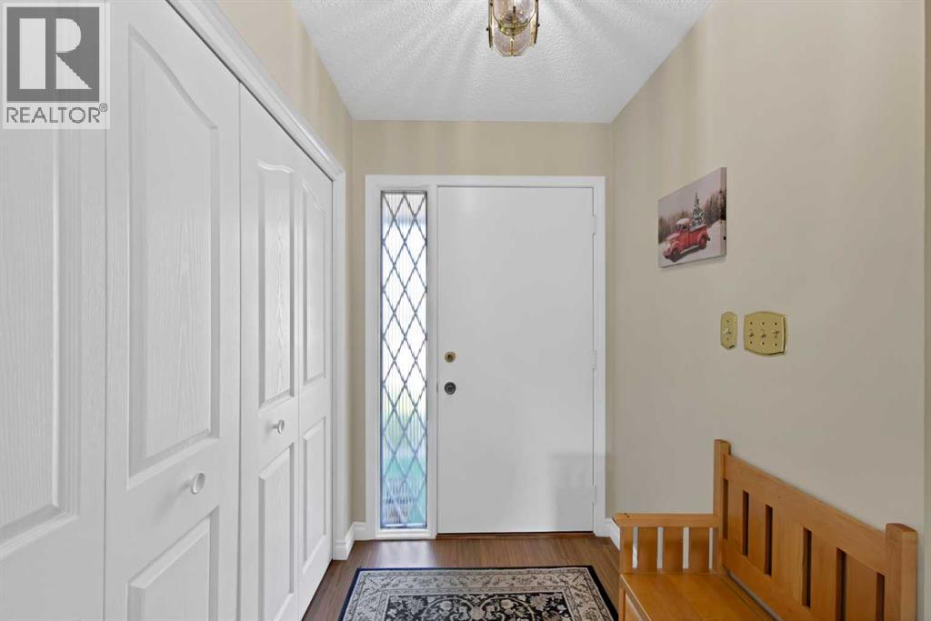 256 Parkwood Close SE