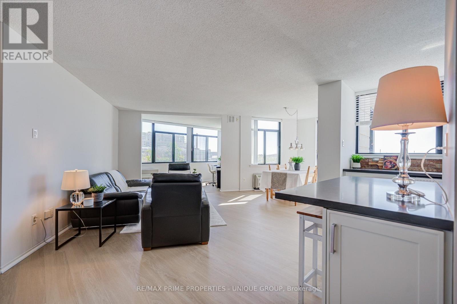 301 - 250 QUEENS QUAY W