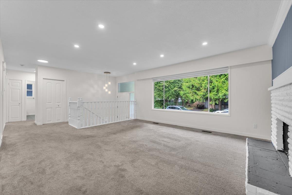 2558 LAKEVIEW CRESCENT