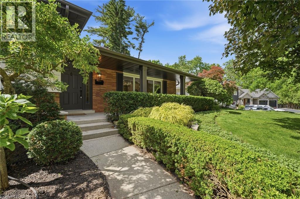 571 LEONARD Court