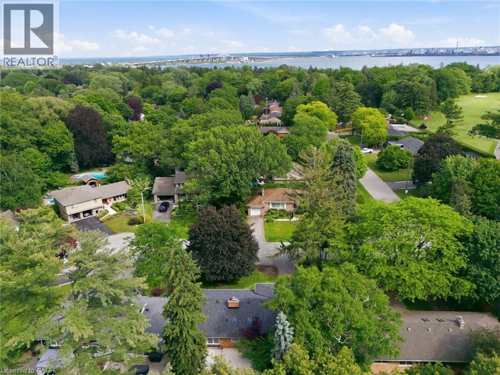 571 LEONARD Court