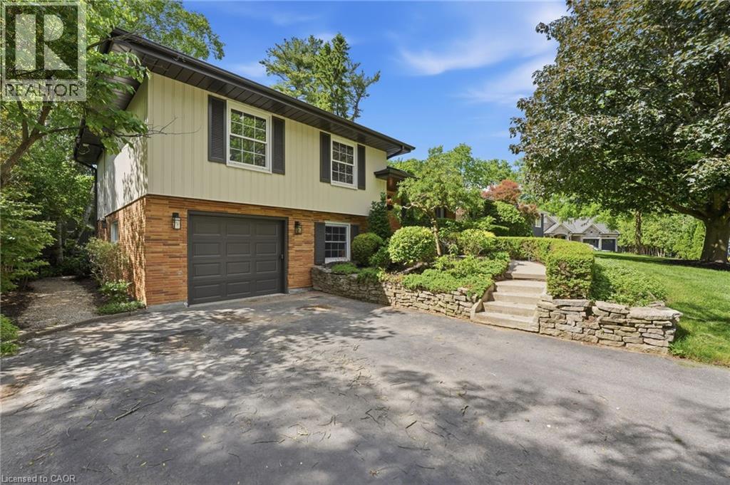 571 LEONARD Court