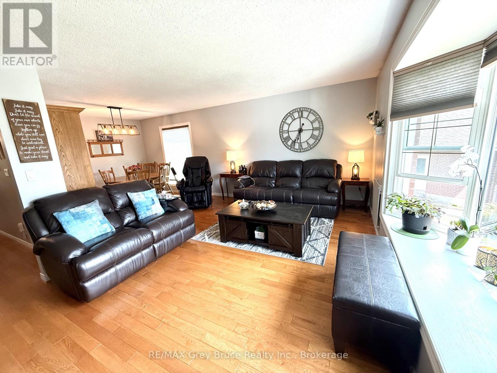 17 ARMSTRONG CRESCENT