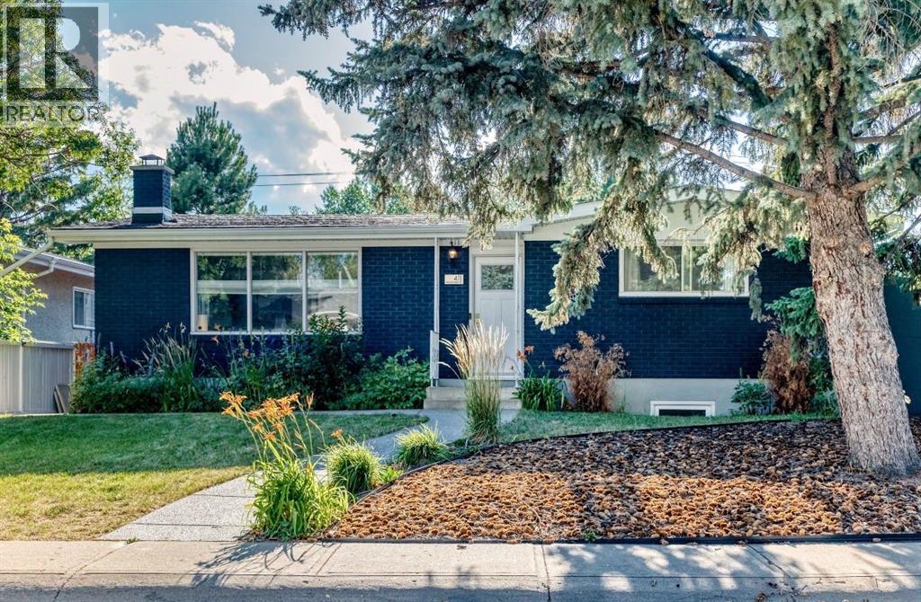 411 Woodland Crescent SE