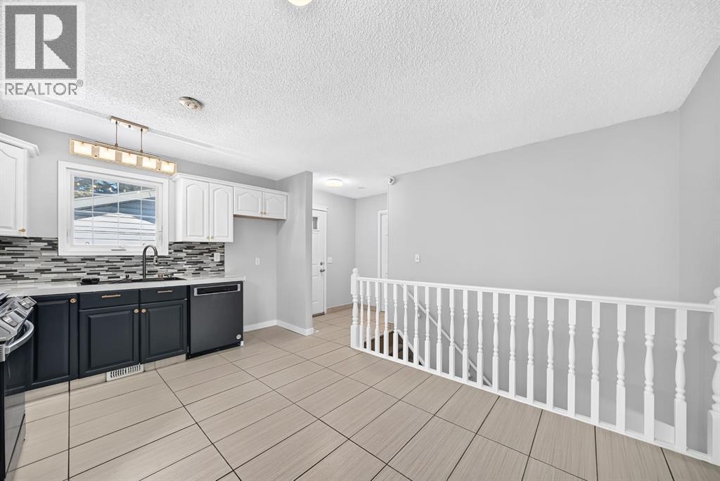 16 Dovely Way SE