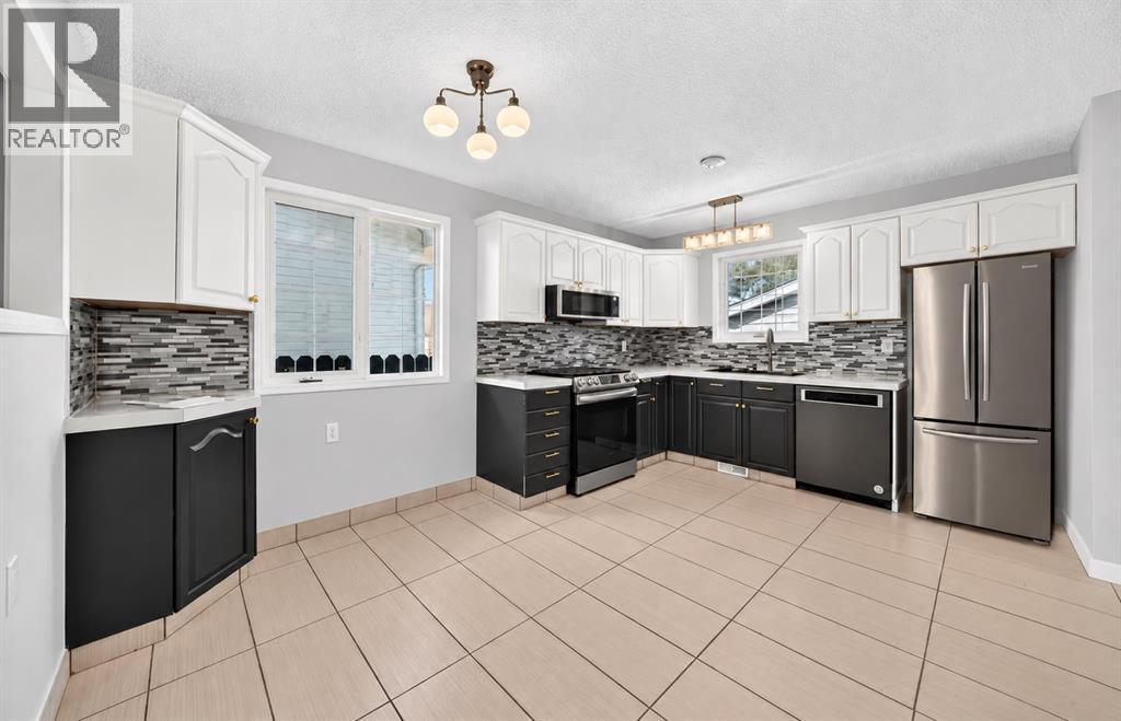 16 Dovely Way SE