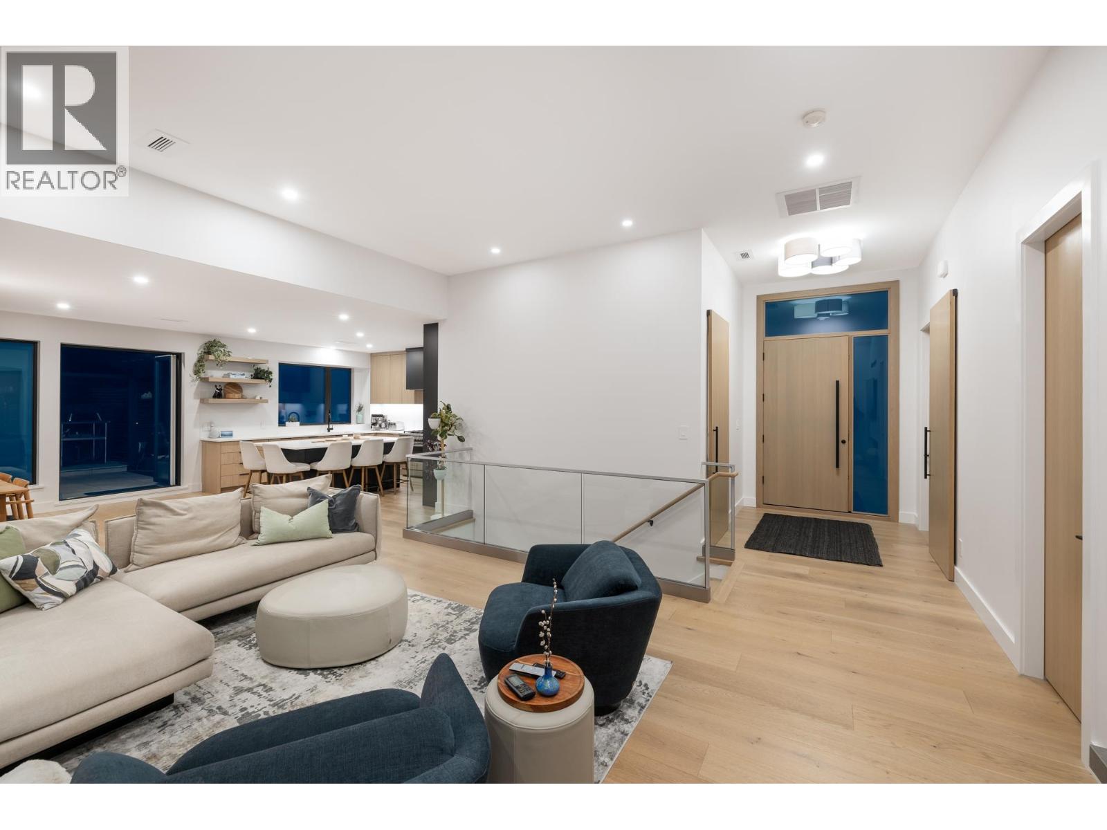 255 SANDRINGHAM CRESCENT