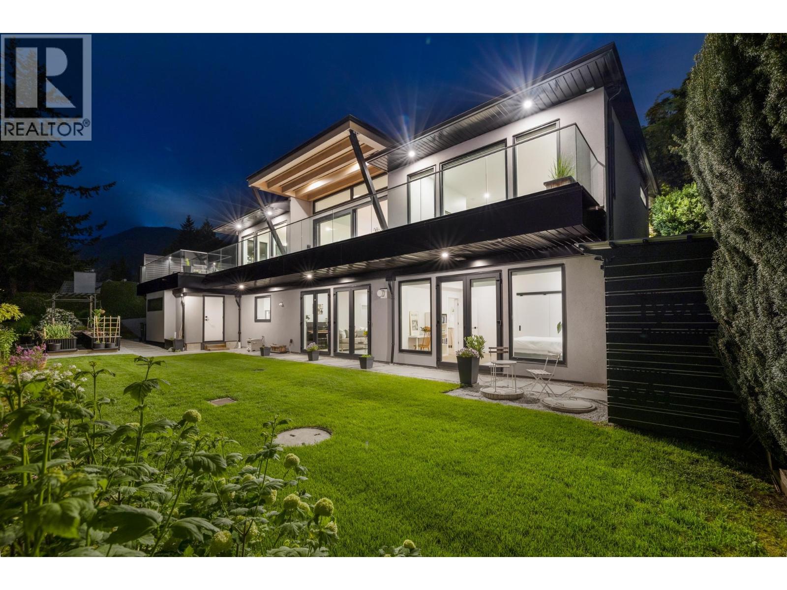 255 SANDRINGHAM CRESCENT