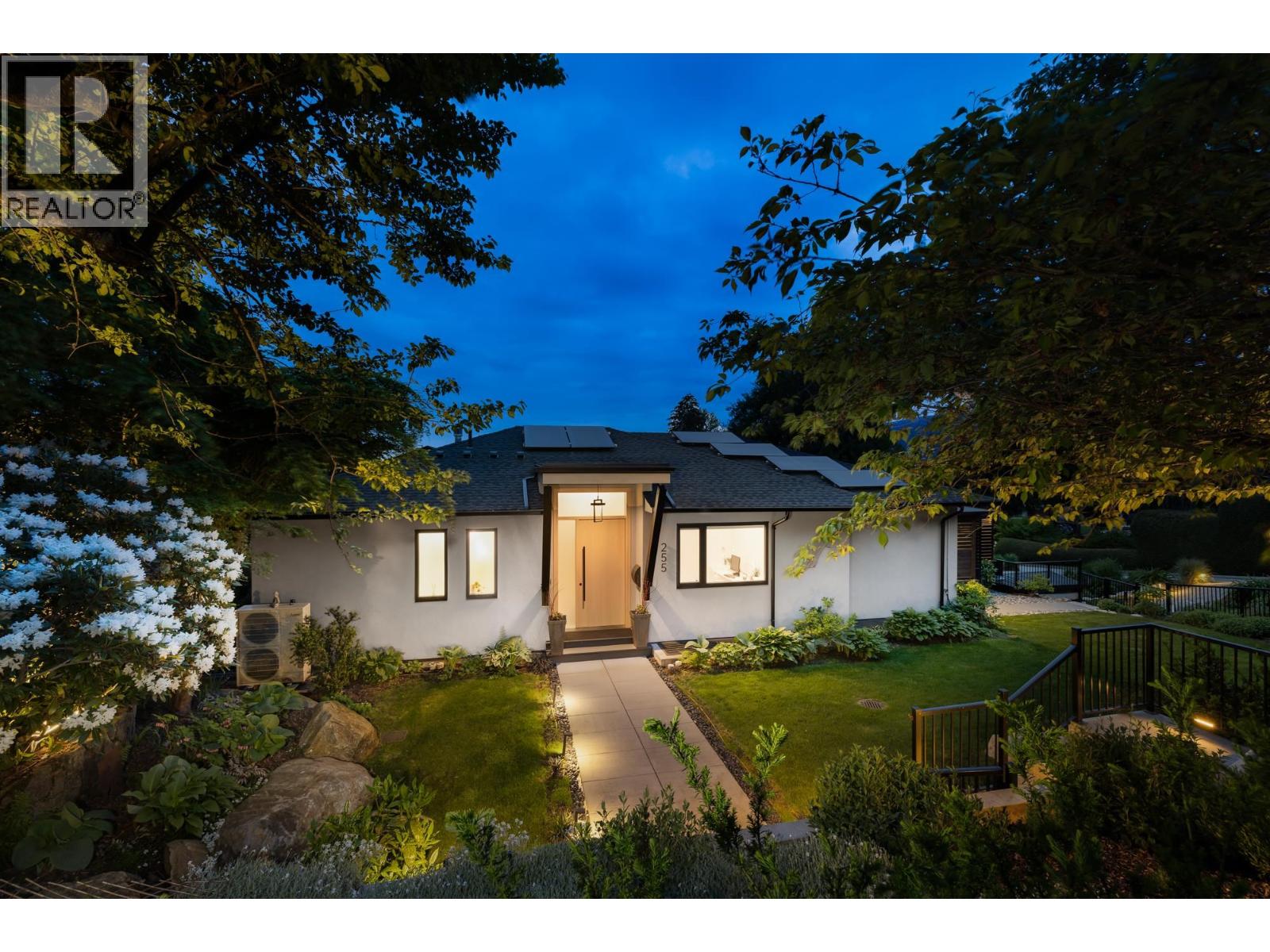 255 SANDRINGHAM CRESCENT