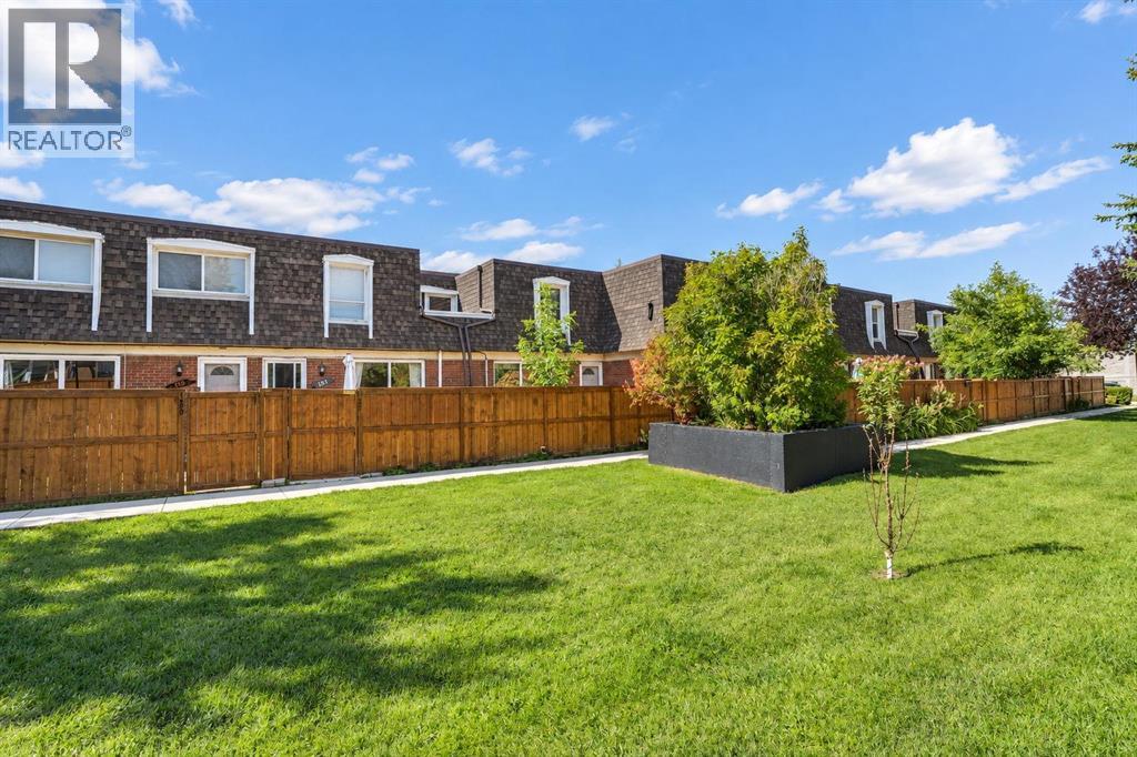 152, 330 Canterbury Drive SW