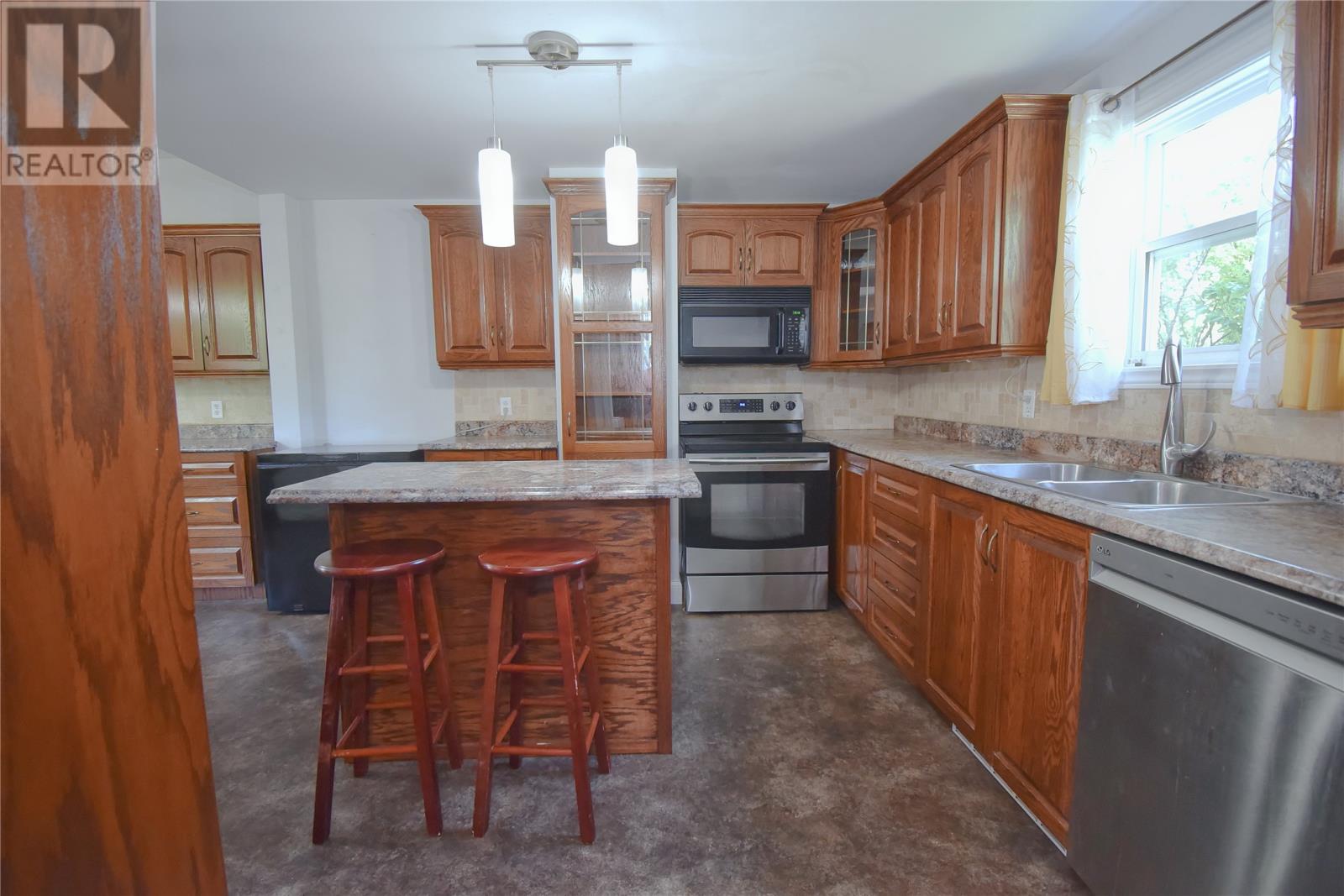 1750 Torbay Road - Photo 4