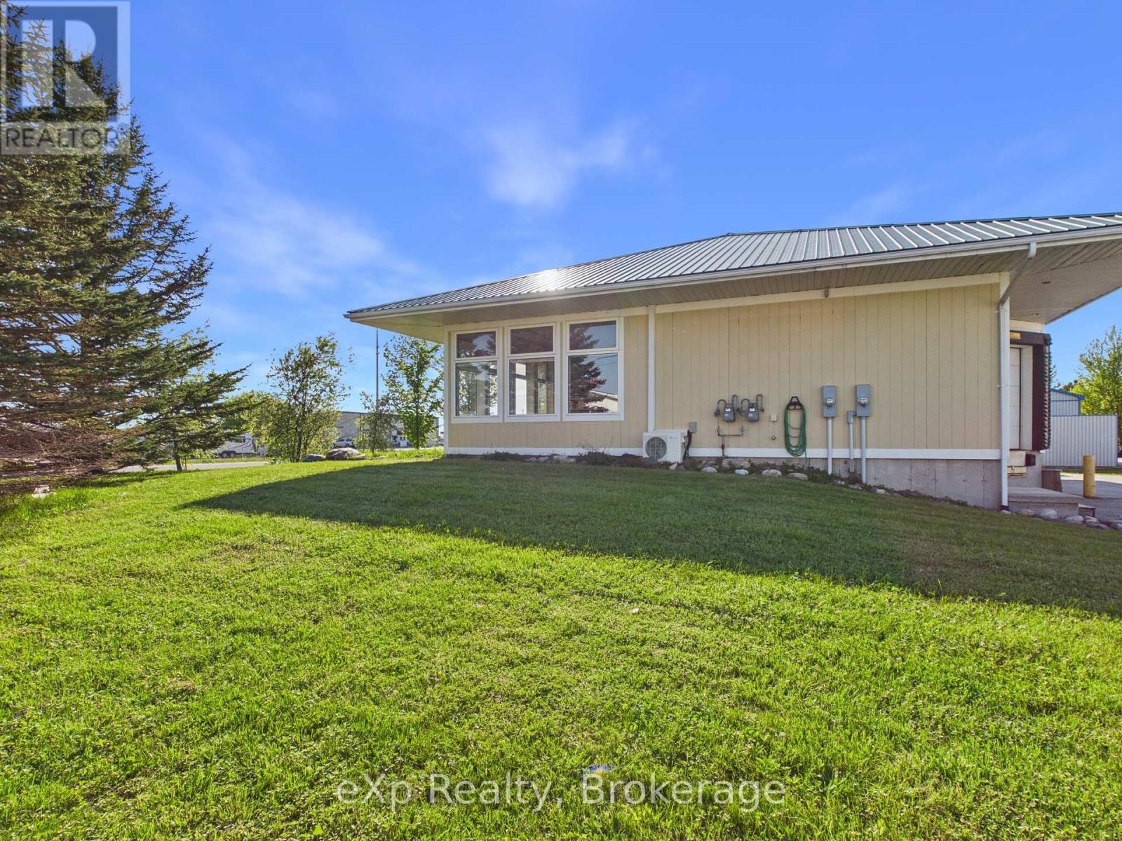 1223 MACKENZIE ROAD
