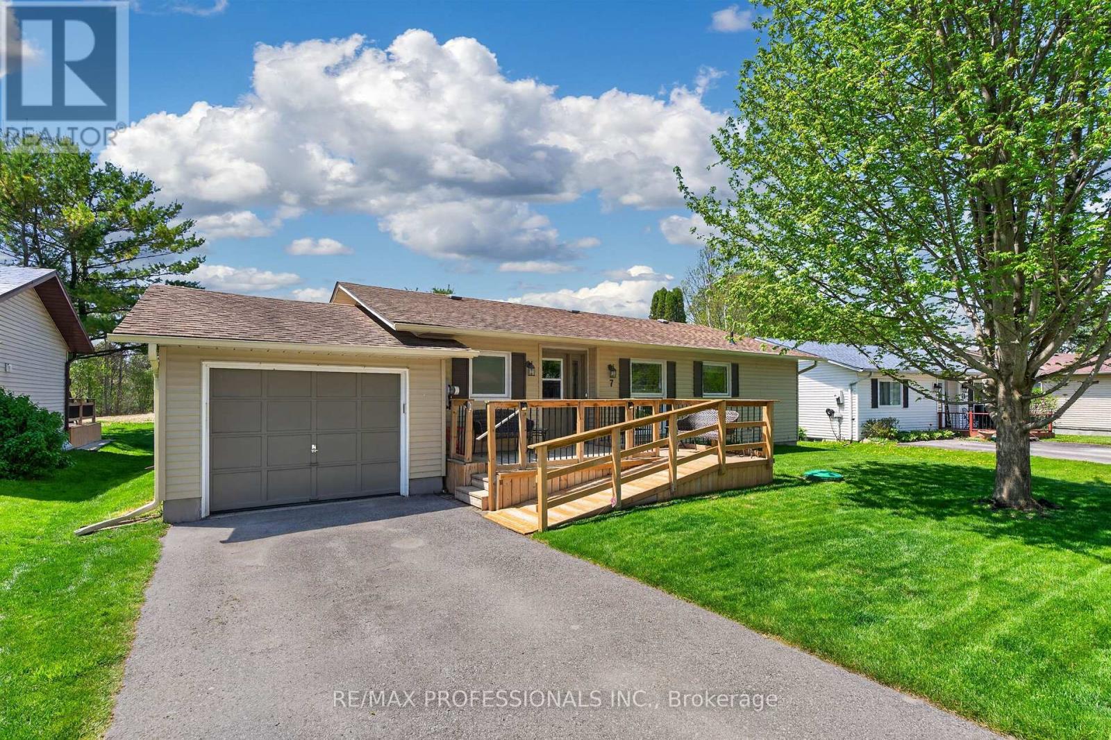 7 TAMARACK COURT