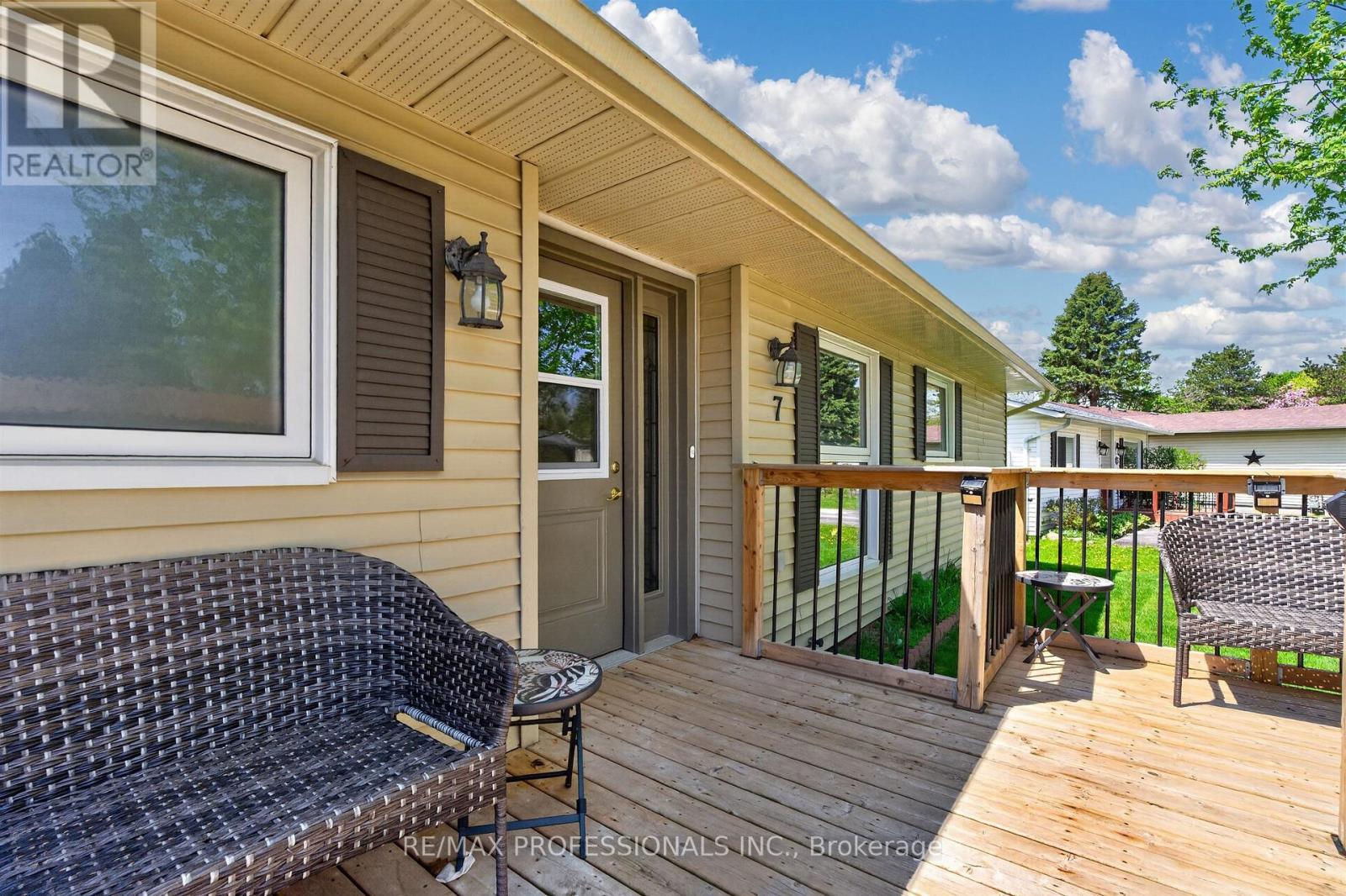 7 TAMARACK COURT