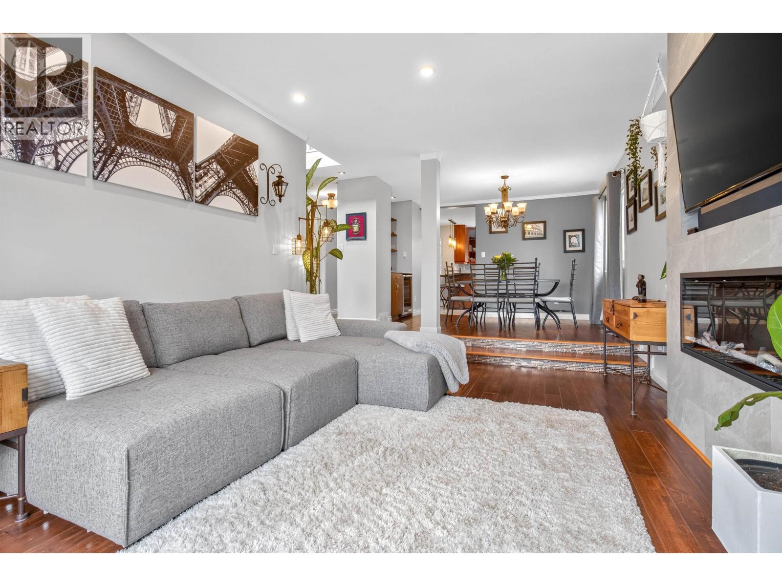 1167 CASTLE CRESCENT