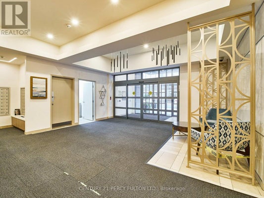 809 - 140 Simcoe St, Toronto (Waterfront Communities), ON 3