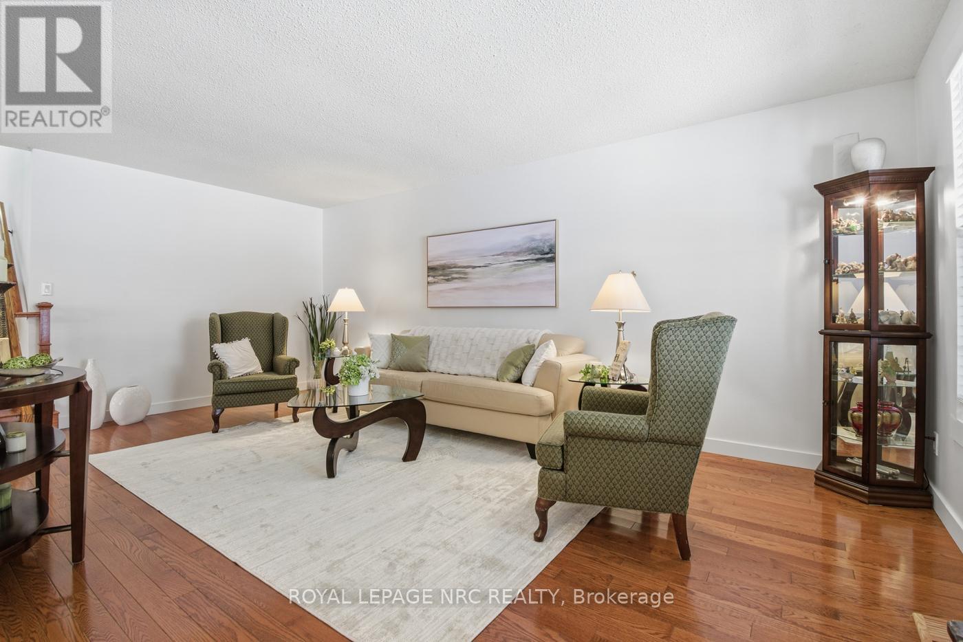 37 SPRUCESIDE CRESCENT