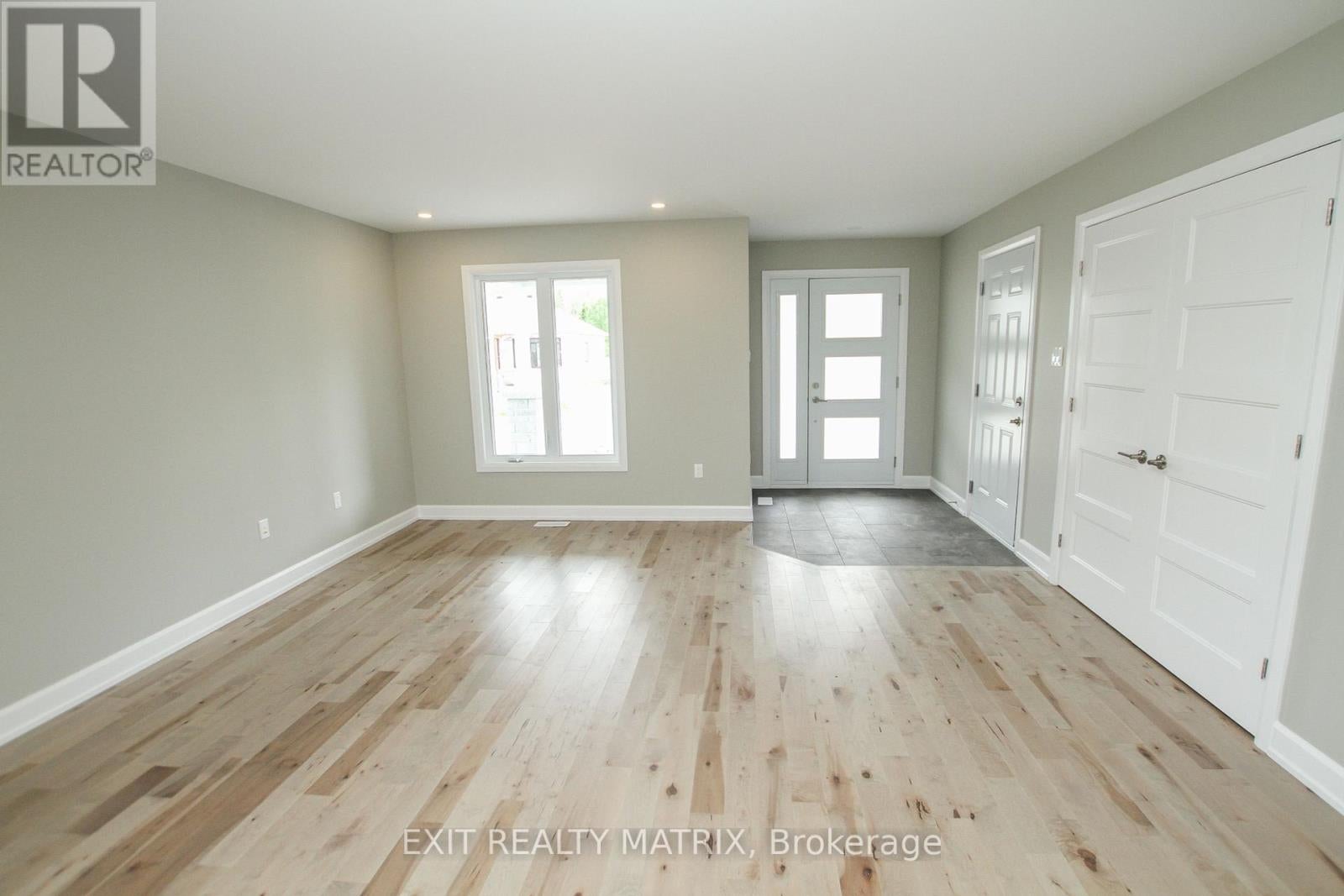 1401 CAROLINE COURT - Photo 3