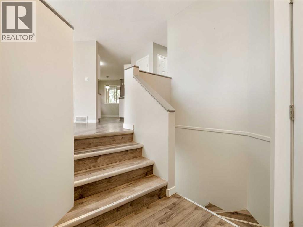 204 Mt Rundle Road W
