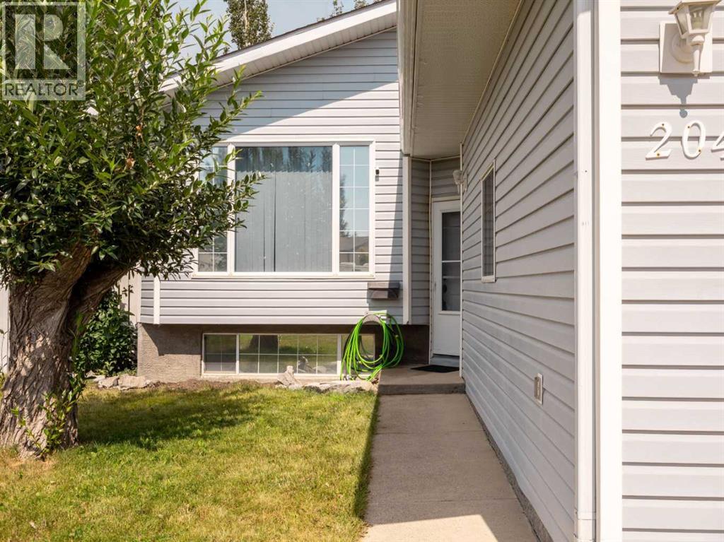 204 Mt Rundle Road W