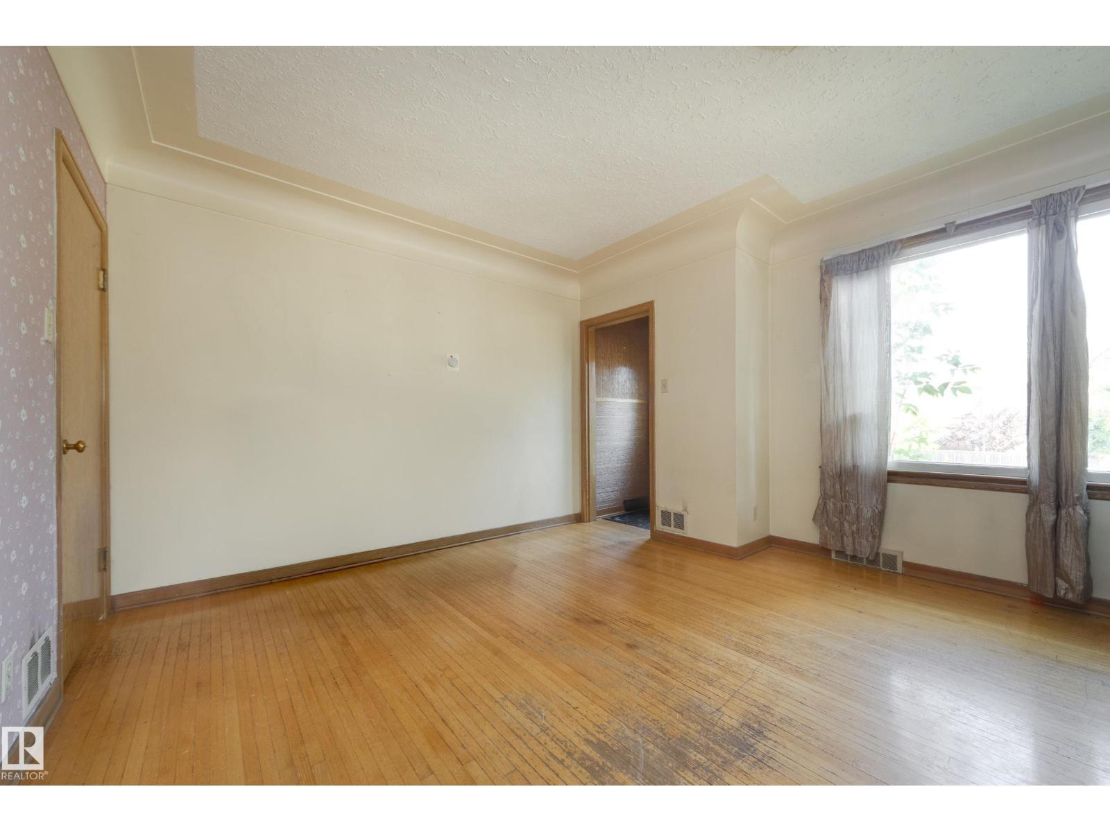12202 127 ST NW