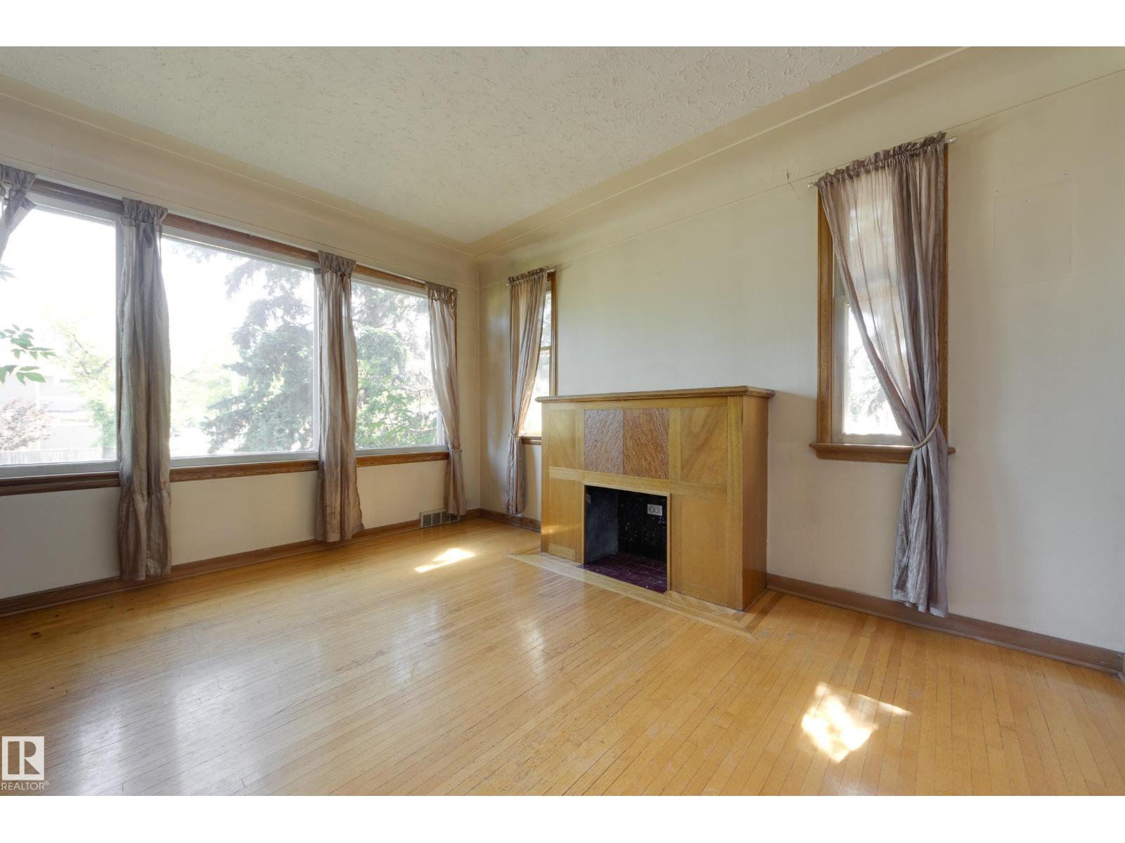 12202 127 ST NW
