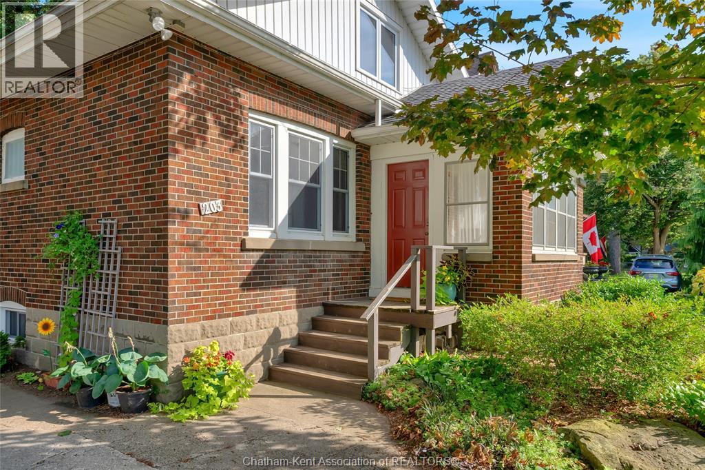 203 Talbot STREET East