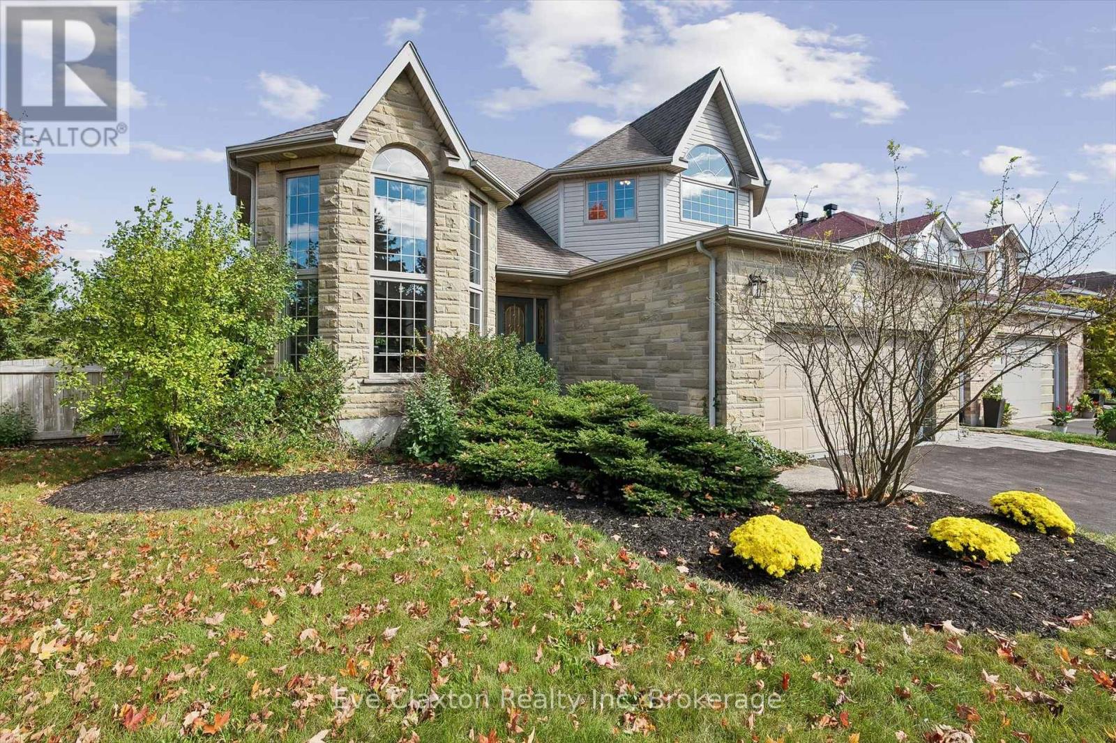 25 AMALIA CRESCENT