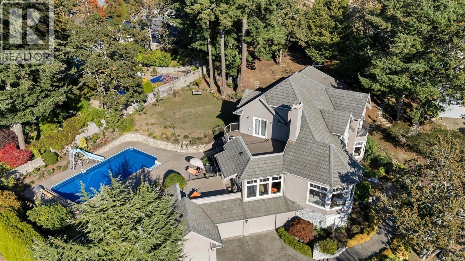 906 Cobblestone Lane