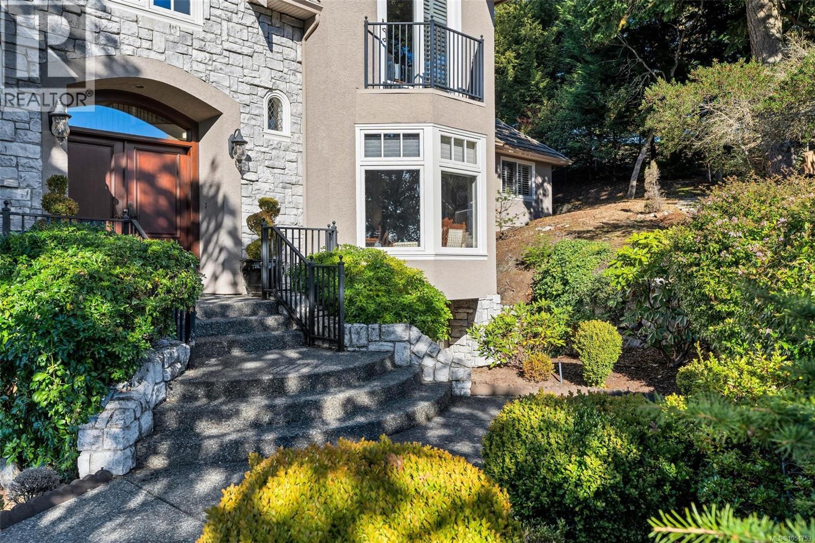 906 Cobblestone Lane