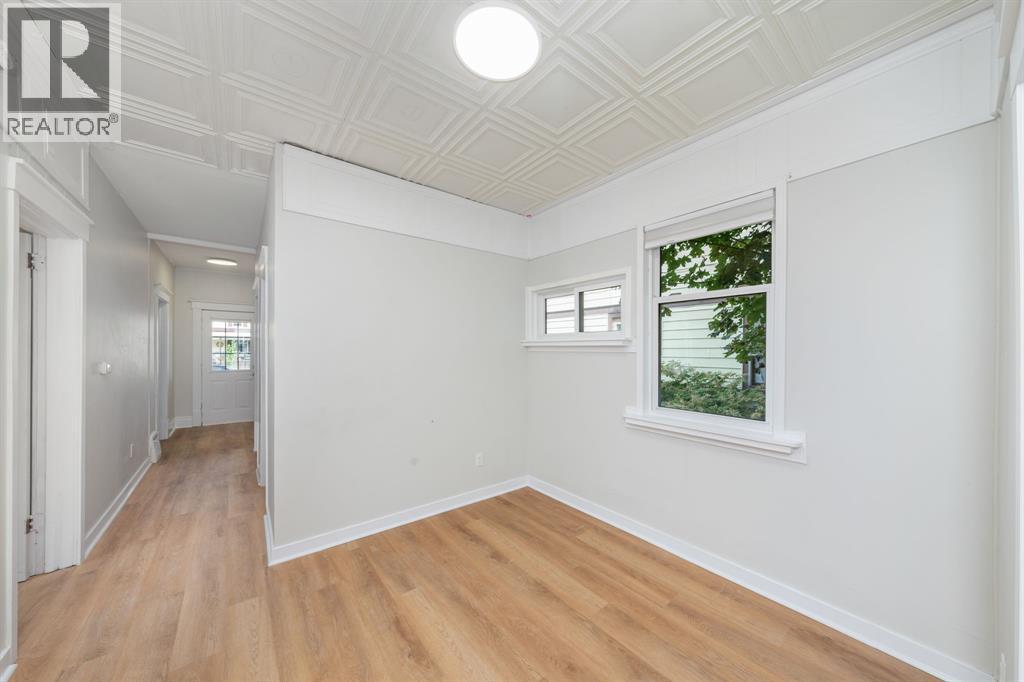 228 MITTON STREET South - Photo 3