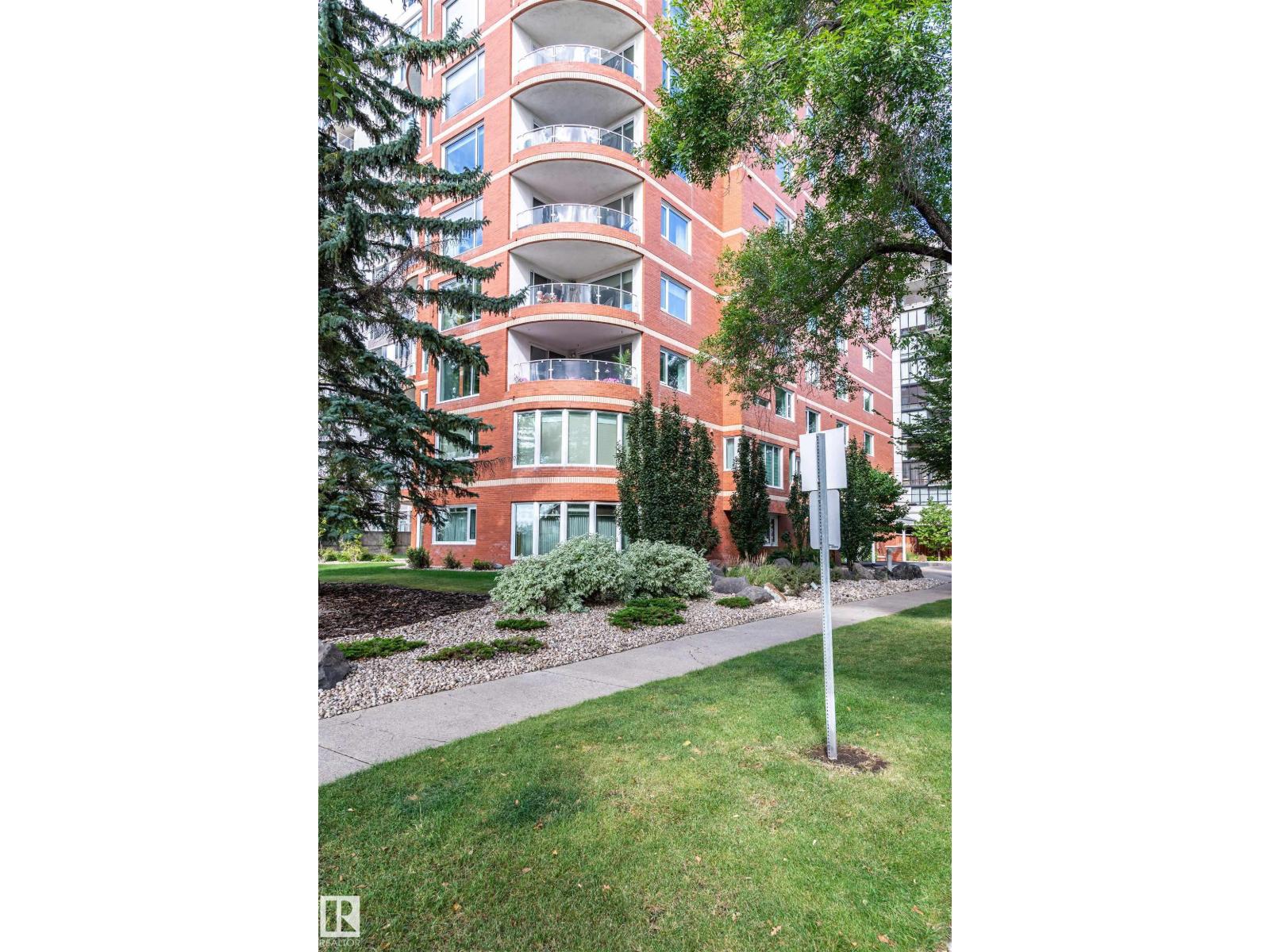 #1202 10010 119 ST NW