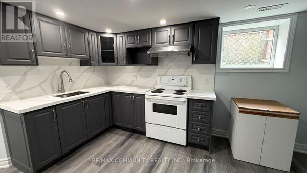 51 Sharbot Ave, Toronto (Woburn), ON 3