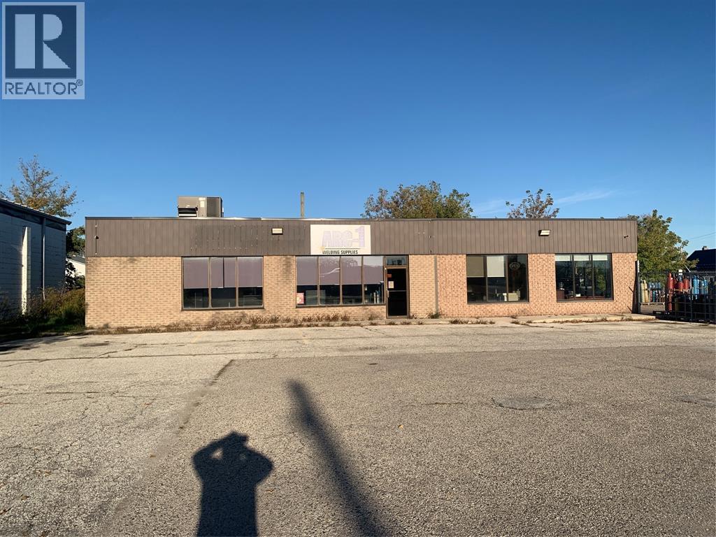 565 VIDAL STREET South