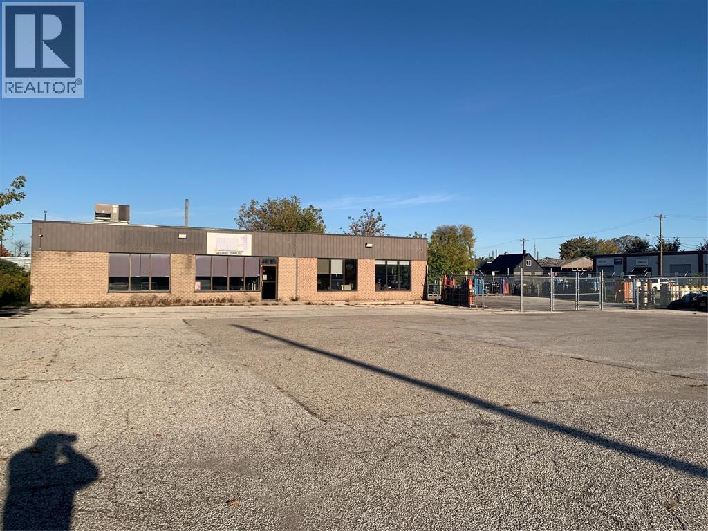 565 VIDAL STREET South