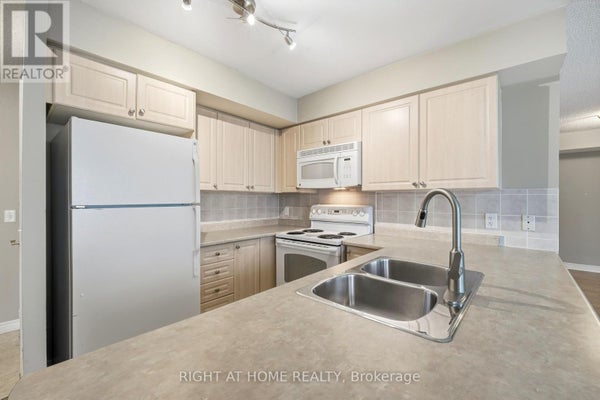 701 - 51 Lower Simcoe St, Toronto (Waterfront Communities), ON 4